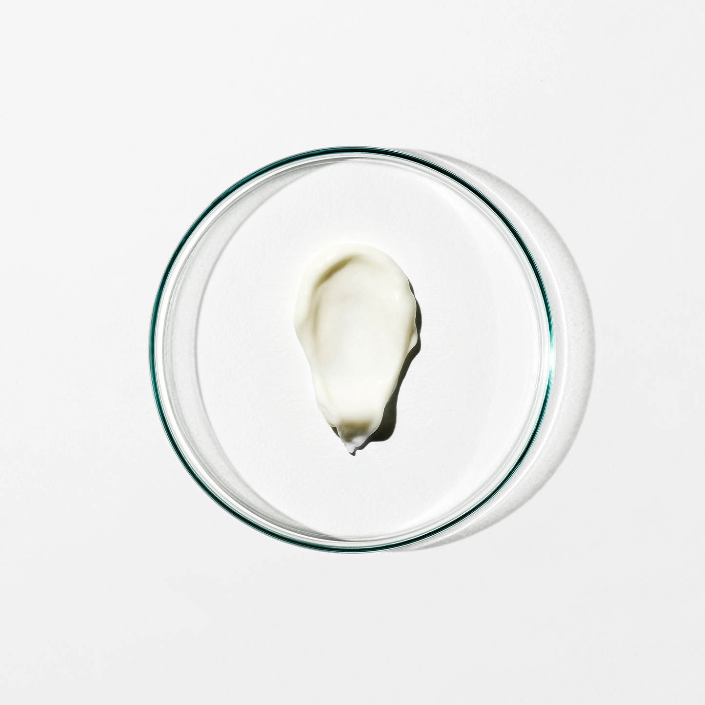 Grown Alchemist Detox - Conditioner 0.1: A targeted formulation that conditions and detoxifies the hair and scalp of free radicals metabolized by the body as a result of factors like diet, and environmental factors like heavy metals found in air pollution and UVB/UVA rays from the sun. Perfect for daily use, it maintains and enhances a healthier shine, noticeably strengthening, detangling, softening, protecting and detoxing the hair.