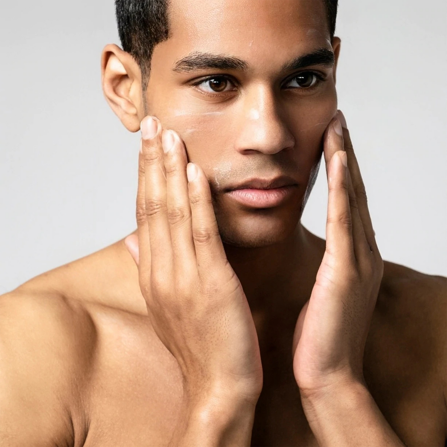 Jaxon Lane Rain Or Shine Daily Moisturizing Sunscreen: No white cast, oil-free, hassle free sunscreen.  2x award winning sunscreen that goes on smooth and dries clear, so you can feel safe and look great.