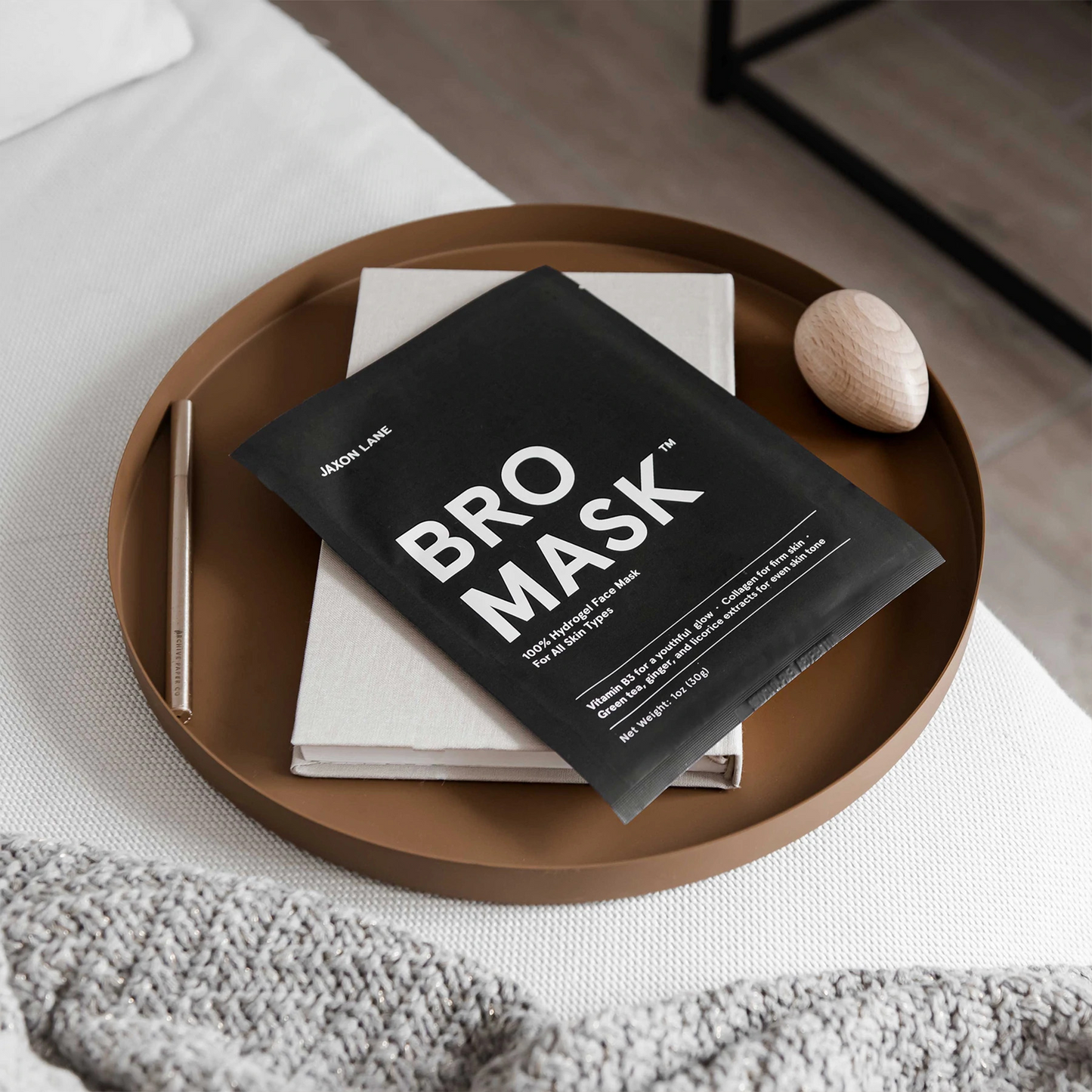 Jaxon Lane Hydrogel Sheet Mask: The original Bro Mask is the only 3x award winning sheet mask designed just for men. The Bro Mask is dermatologist recommended, and has a cult following with celebrities to achieve an instant healthy glow before photoshoots and events.