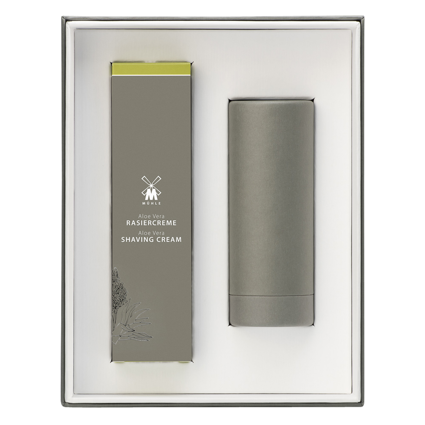 MUHLE Starter Set Aloe Vera Shaving Cream & Rytmo Black Fiber Shaving Brush: Especially suitable for sensitive skin. The actual aloe vera substance is extracted from the inside of cultivated aloe plants of the Mediterranean area. The natural ingredients calm and refresh the skin and the senses during shaving. Aloe vera, gentle and caring. With fine fragrance notes of oakmoss and mint.