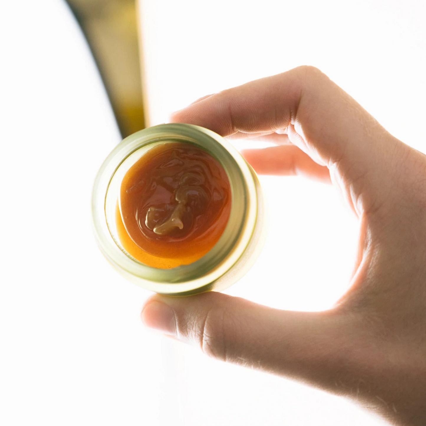 Pelegrims Facial Balm: A rich balm filled with nutrients that have been proven to visibly improve the appearance of the skin. A blend of Marine Algae, English Pinot Noir Extract and natural seed oils gently scented with notes of Fresh Air, Wild Rose and Sea Salt.