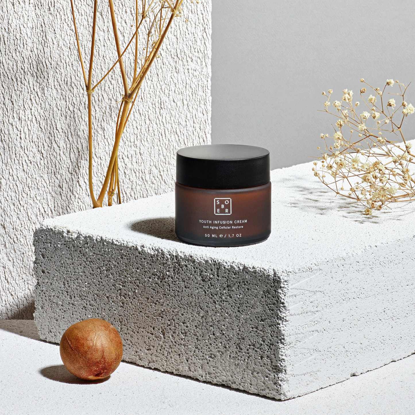 Sober Youth Infusion Cream Anti-Aging Cream: Youth Infusion Cream is an anti-aging cream and awakens even pale, dehydrated skin to new life: With its unique formulation and a variety of active ingredients, it effectively counteracts signs of aging in the skin. Treats the eight most visible signs of aging: fine lines, puffiness, dark circles, loss of elasticity, moisture and radiance, enlarged pores and wrinkles. Visibly and demonstrably improves the appearance of the skin over time.