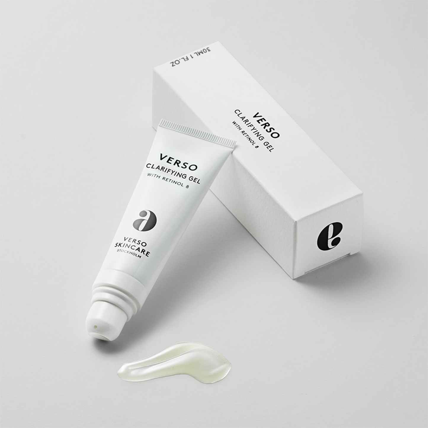 Verso Clarifying Gel: A skin balancing gel with several benefits to clarify the skin. It helps to soothe unbalanced skin and visibly reduce the appearance of blemishes, discolorations and smooths fine lines. Verso Clarifying Gel works against the appearance of future breakouts, diminishes the look of red marks from past blemishes and visibly calms redness. A perfect spot treatment or serum depending on the skin’s needs.