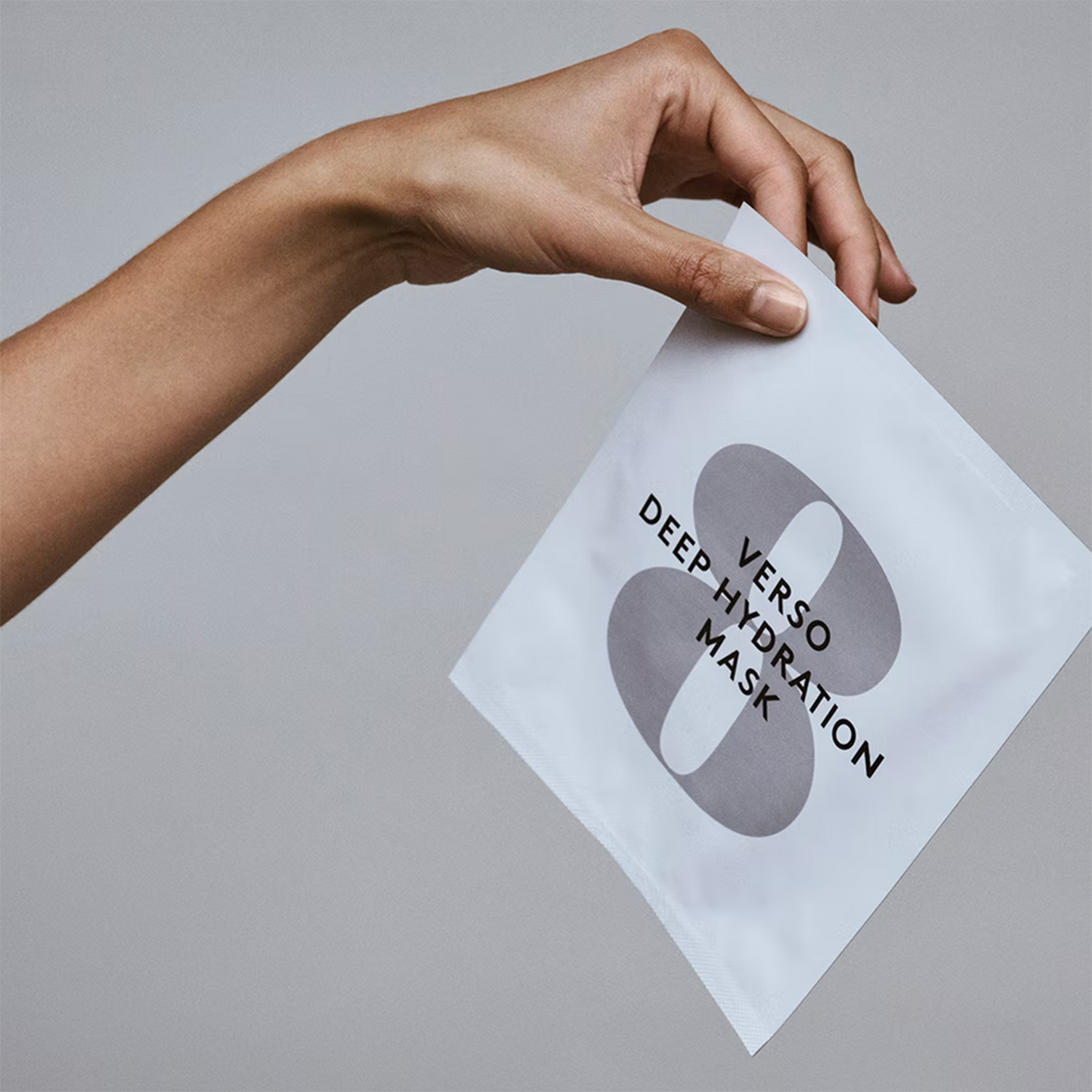 Verso Deep Hydration Mask Single: Delivers moisture to make your skin look hydrated for days. This mask has well-known ingredients proven to leave the skin appearing softer, smoother, and more resistant to the visible effects of environmental stressors. With sheets made of a hydrogel technology, the ingredients included in the mask are easily absorbed by the skin.