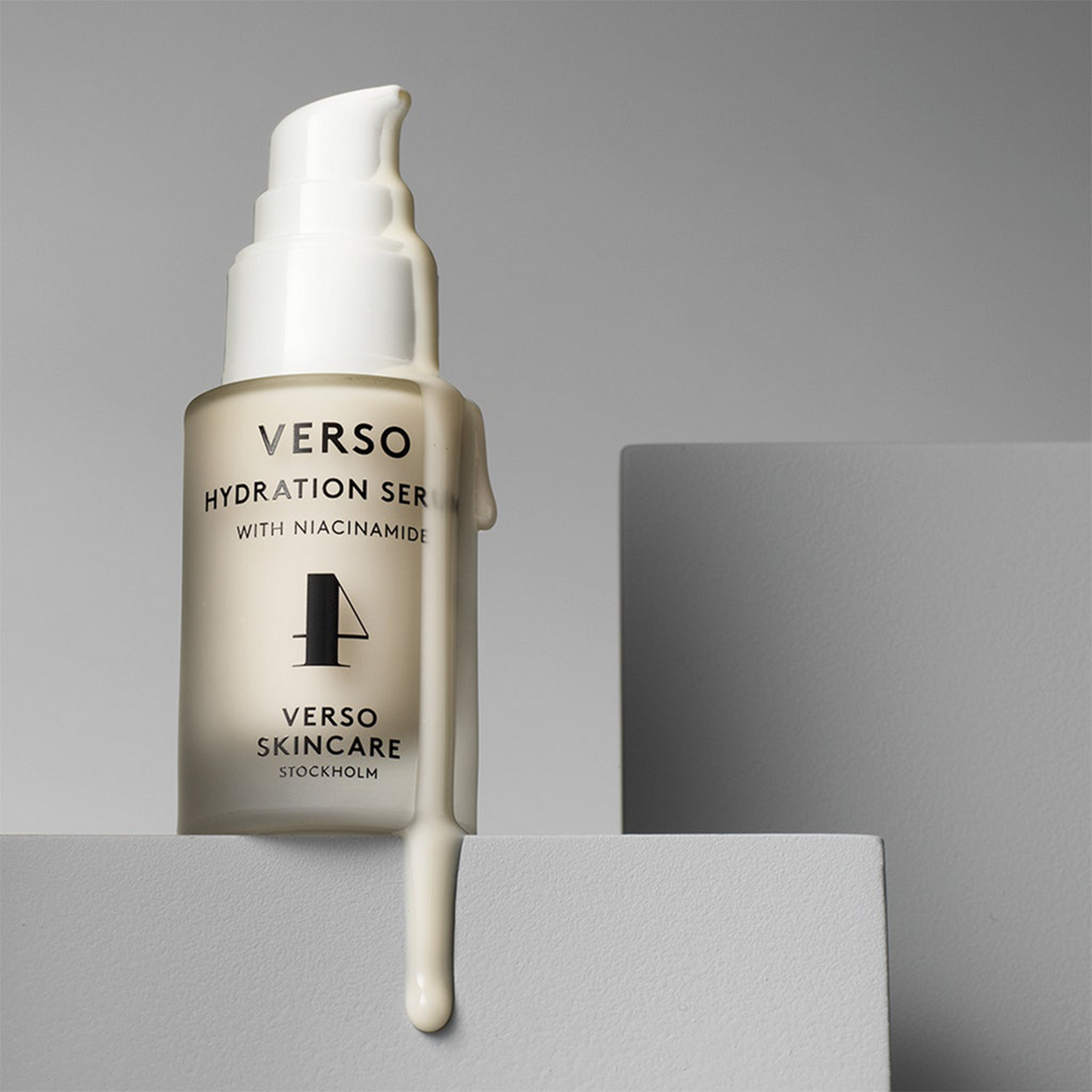 Verso Hydration Serum: Effectively working against unnecessary dryness, this serum keeps the skin looking smooth and soft. It balances the skin and minimizes the appearance of fine lines, enlarged pores, and discoloration. The result is a smoother texture, improved tone and younger-looking skin. Perfume-free.