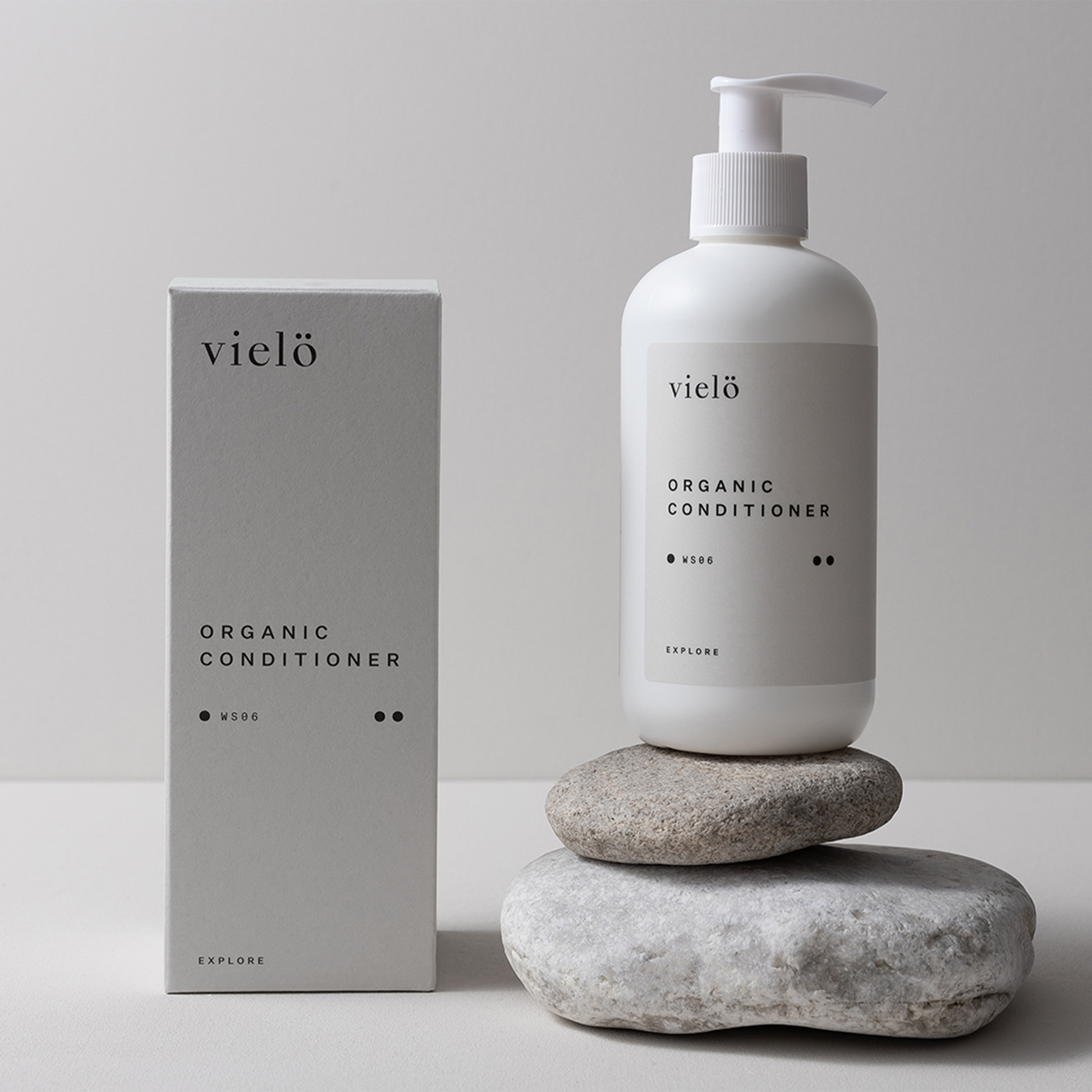 Vielo Organic Conditioner: Nourishing organic conditioner, specially designed to strengthen and moisturize damaged hair, leaving it soft and smooth. Suitable for all hair types.